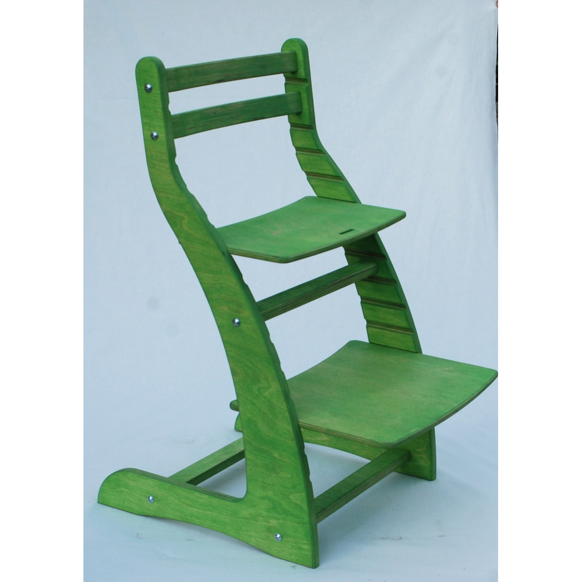 Регулируемый стул НЕКСТ из фанеры березы (цвет вегги)
