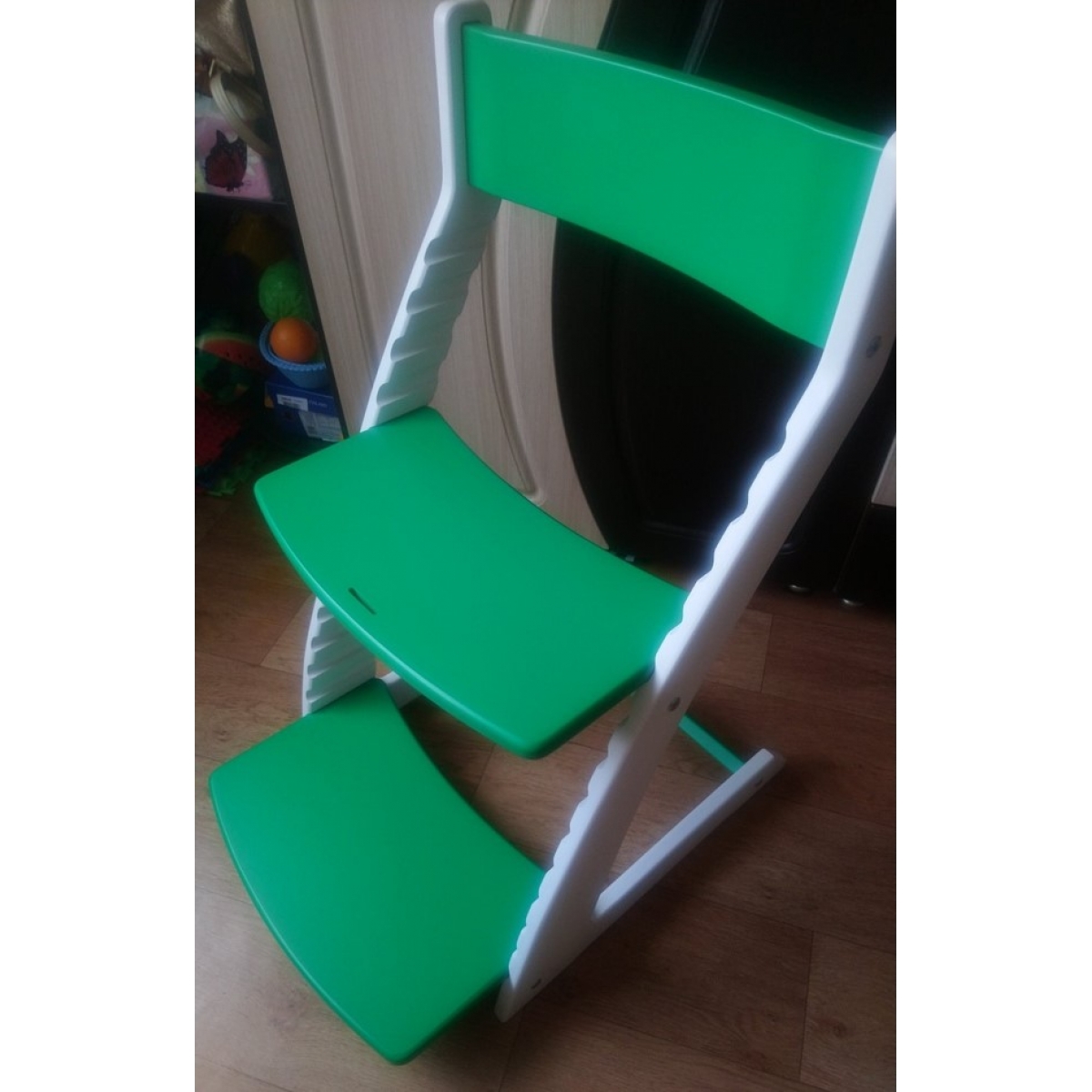 Детский регулируемый стул ВАСИЛЁК slim ВН-21Д (бело-зеленый)
