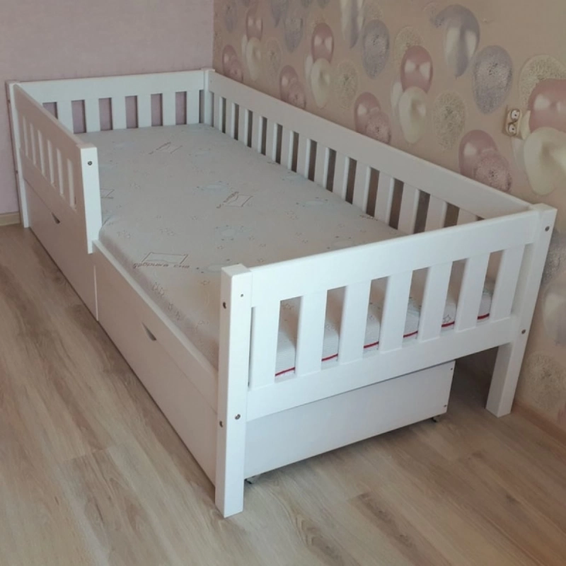 Детская кровать с бортиком и ящиками Генри из массива сосны (белая ...