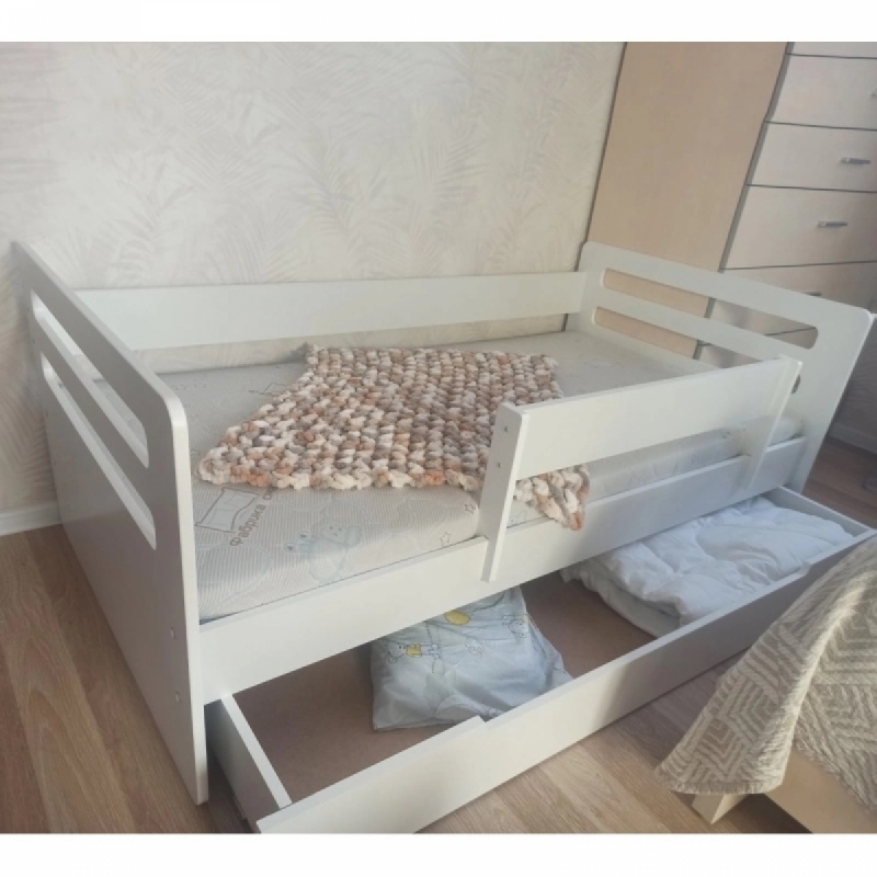 Комплект кровать с бортиком и ящиками Мода (белая) + матрас Kinder 4