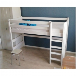 Низкая кровать (кровать-чердак) Соня Вариант 11 с прямой лестницей (белая)