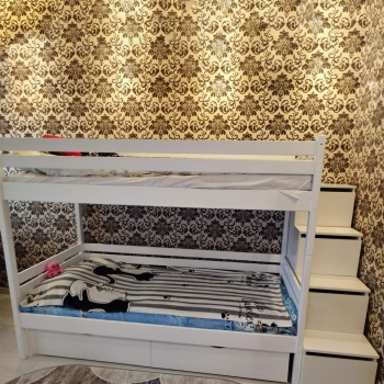 Двухъярусная кровать Rostik с лестницей в виде ящиков 200х90см. (белая)